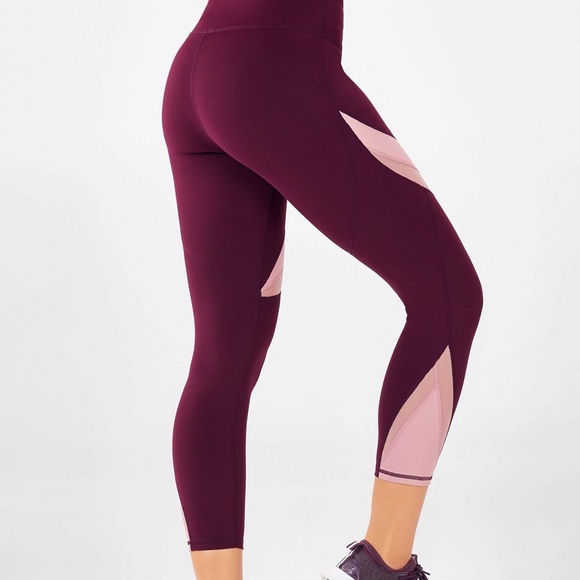 Fabletics Define High-waisted Capri Burgundy/ Vintage - Picture 11 of 11